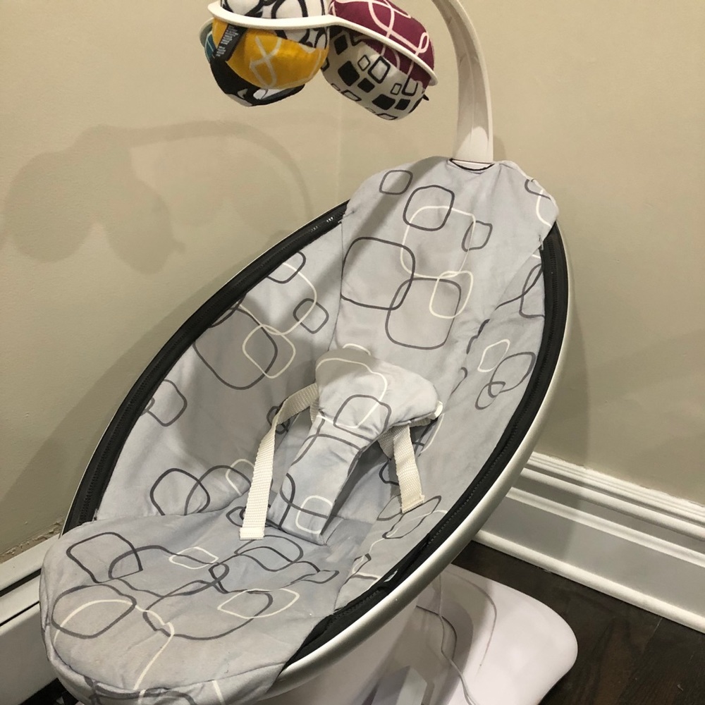 4 MOMS BABY SWING - Picture 2 of 3